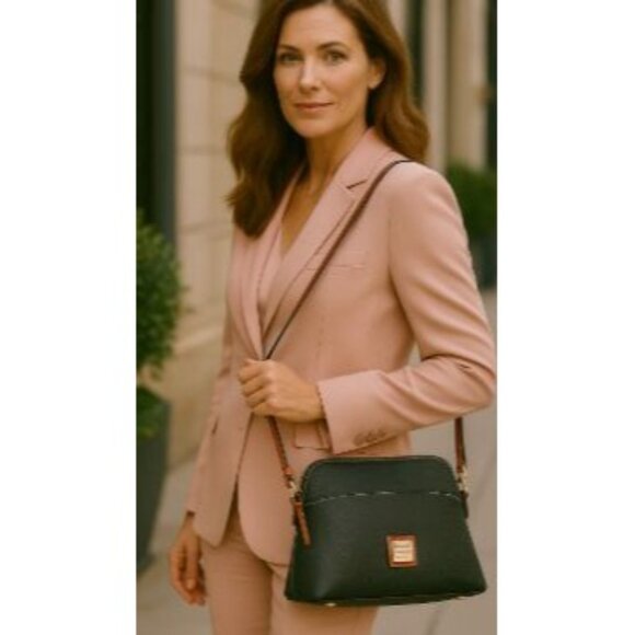 Dooney Bourke Pebble Grain Black Crossbody Bag Adjustable Strap Gold Hardware - Picture 5 of 16